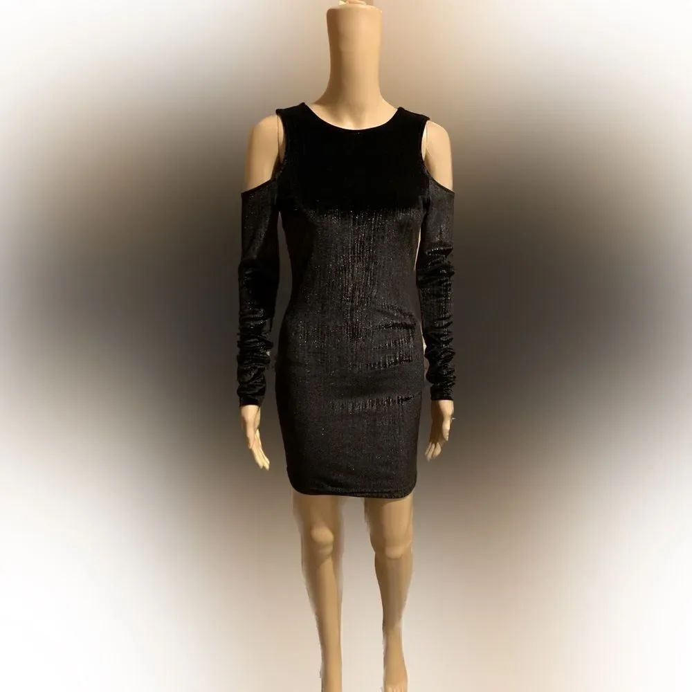 Top Shop Black Velvet cold shoulder cut out Sz 2 blk metallic gold